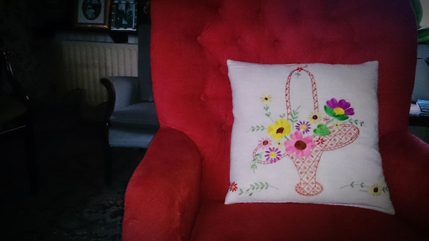 Ręcznie haftowana poduszka